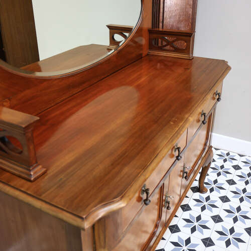 Edwardian Mirror Back Sideboard in Mahogany with Cabriole Legs