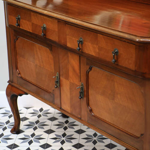 Edwardian Mirror Back Sideboard in Mahogany with Cabriole Legs