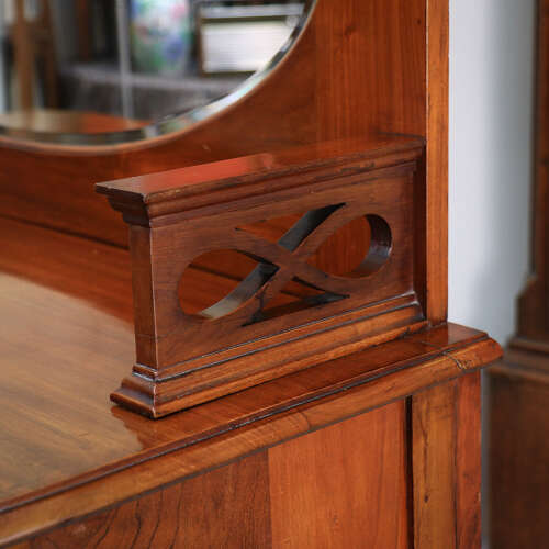 Edwardian Mirror Back Sideboard in Mahogany with Cabriole Legs